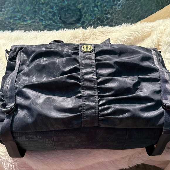 Lululemon Athletica Bon Voyage Bag with Manifesto Print - Picture 7 of 14
